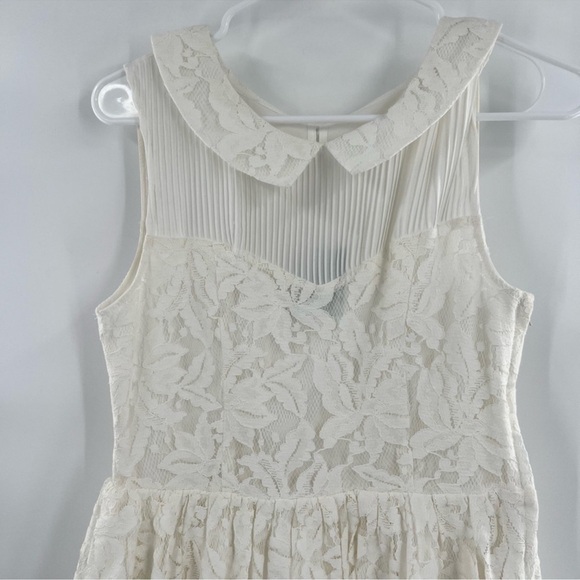 ModCloth Geode white lace dress dress with collar and no sleeves size M - Picture 2 of 11